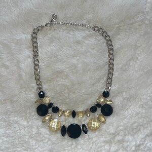 Costume jewelry necklace-black and white